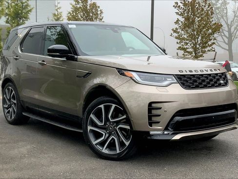 New 2025 Land Rover Discovery Dynamic SE image 2