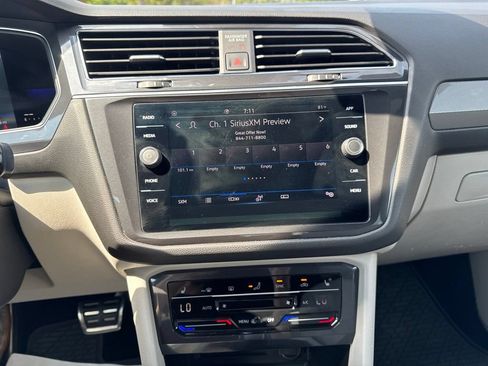 Certified 2022 Volkswagen Tiguan SE R-Line FWD image 20