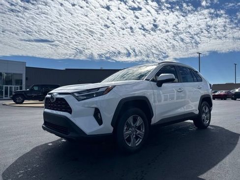 Used 2025 Toyota RAV4 XLE AWD/4WD image 3