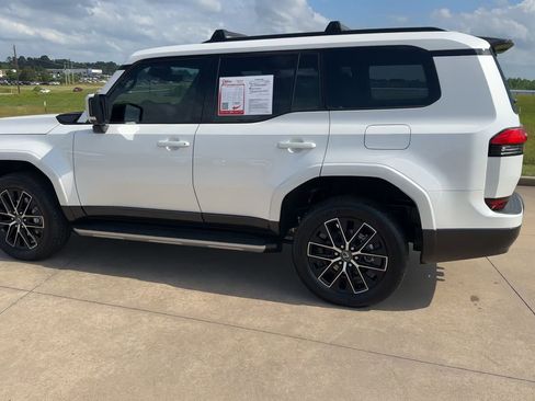 Used 2026 Lexus GX 550 w/ Accessory Package (2T) AWD/4WD image 6