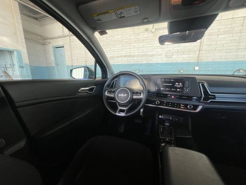 Used 2025 Kia Sportage LX FWD image 34