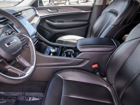 Used 2023 Jeep Grand Cherokee Limited image 9