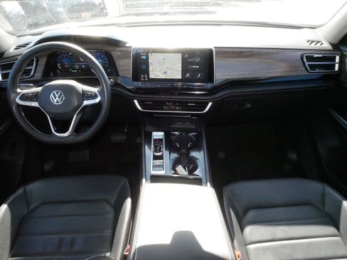 Used 2024 Volkswagen Atlas SEL AWD/4WD image 10