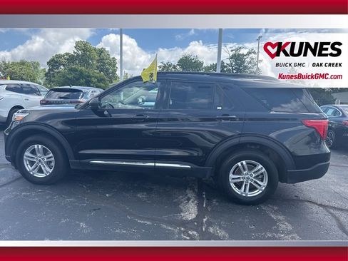 Used 2023 Ford Explorer XLT w/ Equipment Group 202A image 8