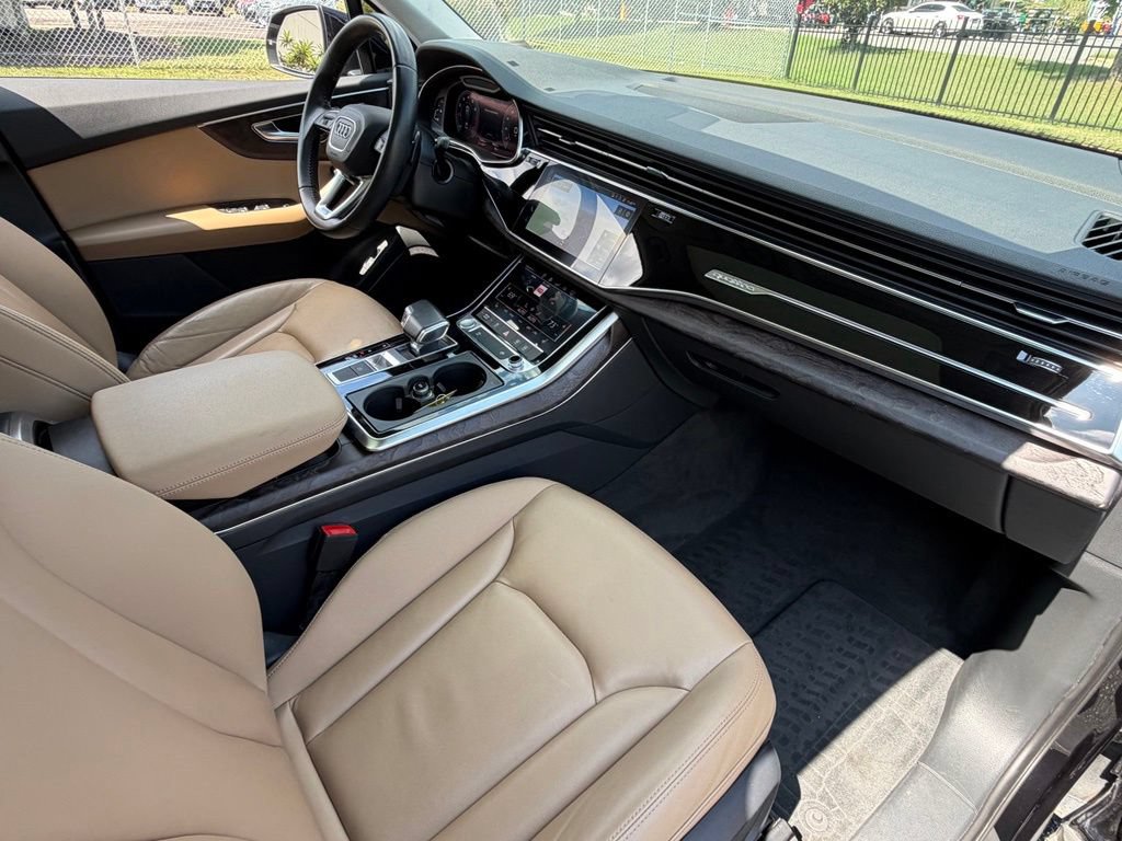 Used 2020 Audi Q7 3.0T Premium w/ Convenience Package AWD/4WD image 32