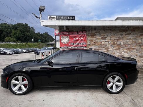 Used 2017 Dodge Charger R/T RWD image 3