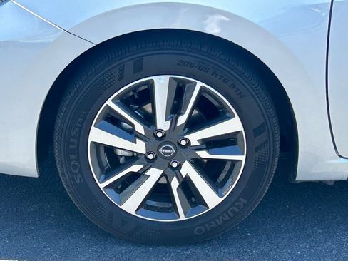 Used 2025 Nissan Versa SV FWD image 11