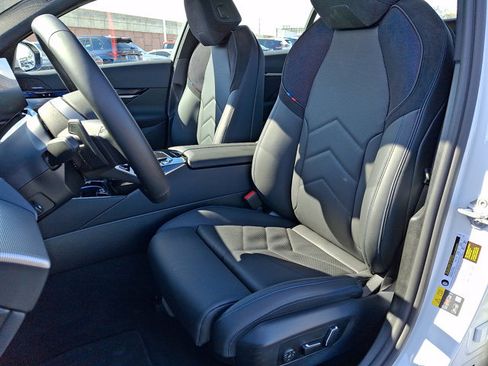 Certified 2025 BMW i5 xDrive40 w/ M Sport Package AWD/4WD image 13