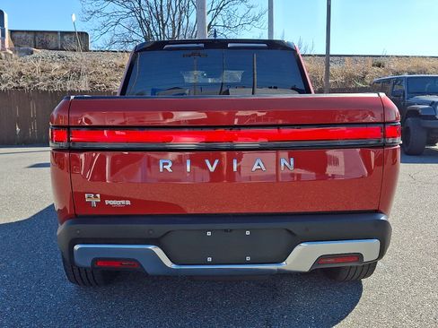 Used 2022 Rivian R1T Adventure image 5