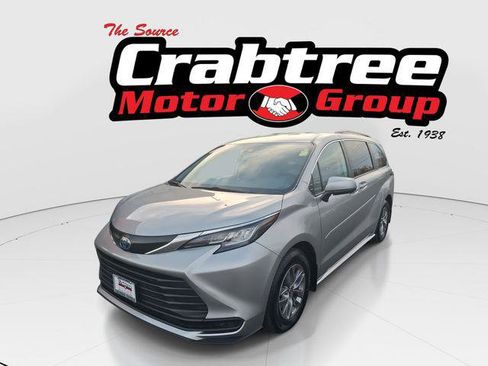 Certified 2023 Toyota Sienna LE AWD/4WD image 1