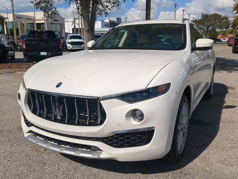 Used 2020 Maserati Levante S GranLusso image 9