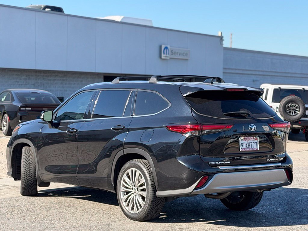 Used 2022 Toyota Highlander Platinum AWD/4WD image 3