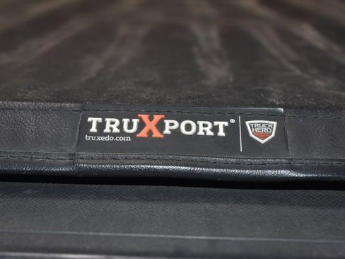 Used 2018 Chevrolet Silverado 1500 High Country image 33