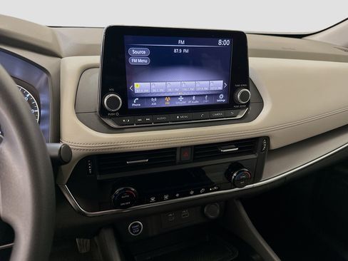 Used 2023 Nissan Rogue SV image 25