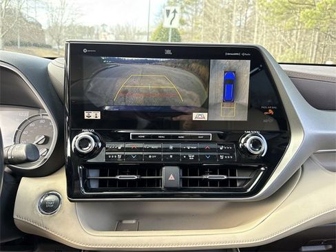 Used 2022 Toyota Highlander Limited image 25