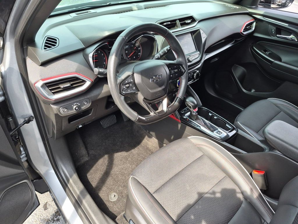 Used 2023 Chevrolet TrailBlazer RS FWD image 23