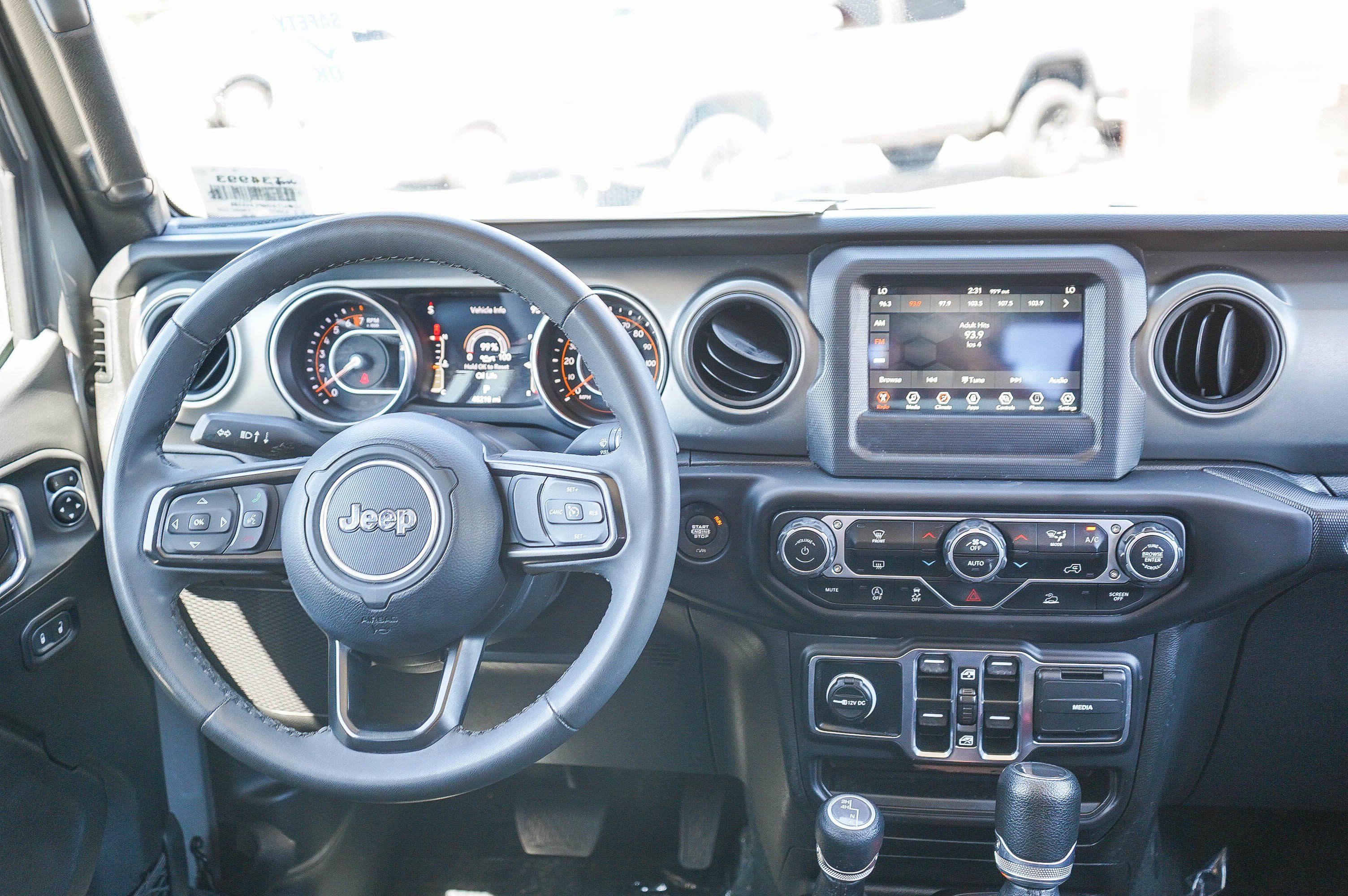 Used 2023 Jeep Gladiator Sport AWD/4WD image 15