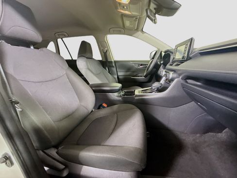 Used 2020 Toyota RAV4 XLE w/ Carpet Mat Package FWD image 29
