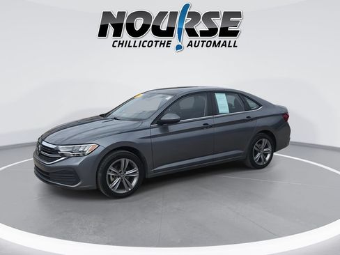 Used 2024 Volkswagen Jetta SE FWD image 4