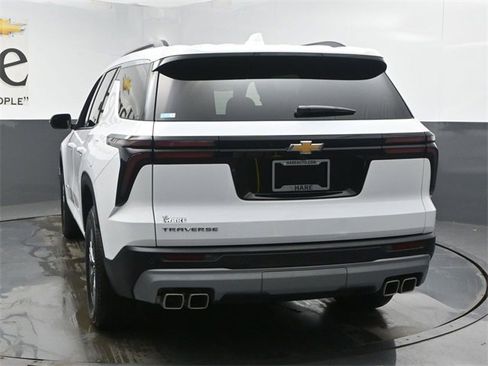 Used 2025 Chevrolet Traverse LT image 33