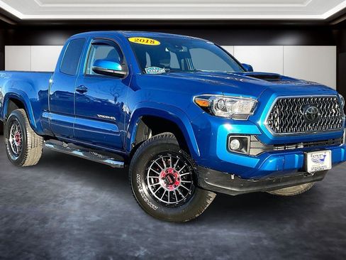 Used 2018 Toyota Tacoma TRD Sport image 11