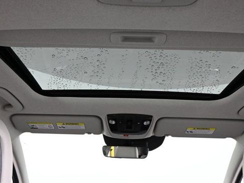 New 2025 Kia Niro EX Touring image 4