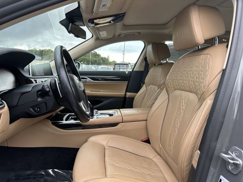 Used 2022 BMW 740i w/ Premium Package RWD image 13