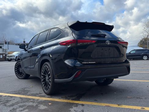 Used 2023 Toyota Highlander XLE image 5