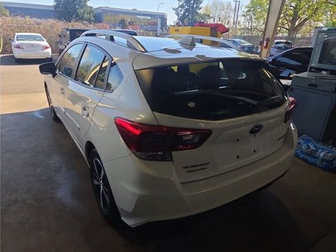 Used 2022 Subaru Impreza Premium image 2