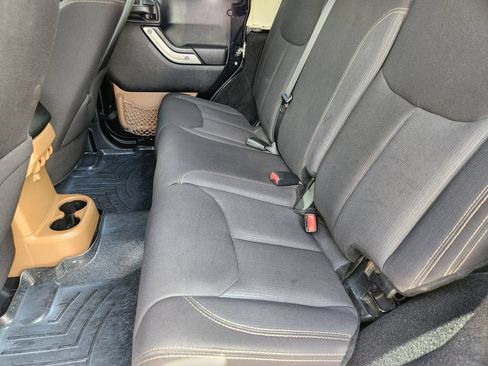 Used 2013 Jeep Wrangler Unlimited Sahara AWD/4WD image 28