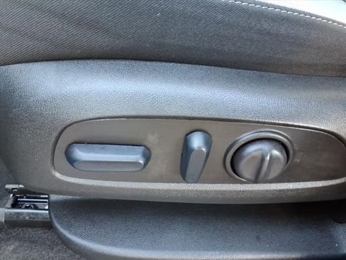 Certified 2024 Chevrolet Equinox LT image 12