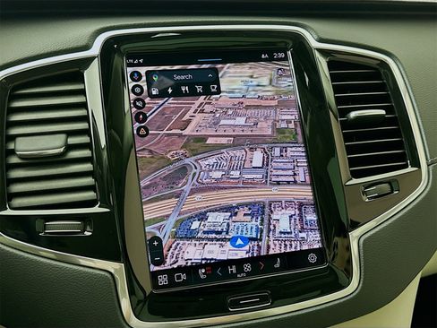 Used 2023 Volvo XC90 T8 Ultimate image 14