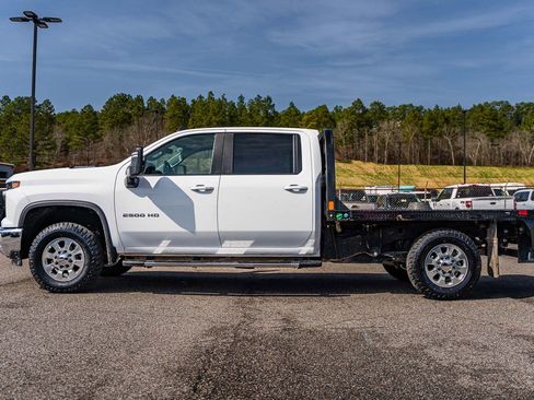 Used 2024 Chevrolet Silverado 2500 LT w/ Convenience Package image 4