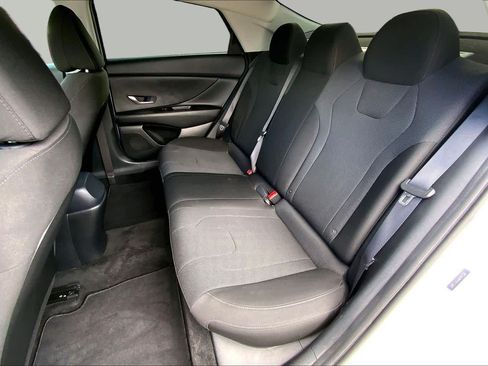 Used 2021 Hyundai Elantra SE FWD image 21