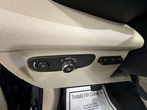 Used 2023 Buick Envision Avenir image 18