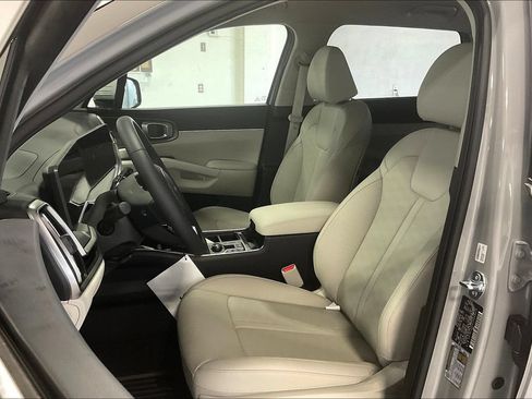 Used 2025 Kia Sorento S AWD/4WD image 12