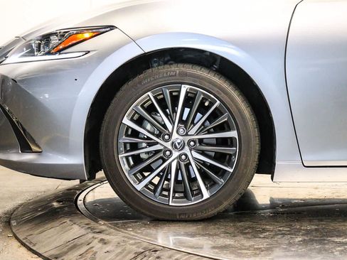 Used 2024 Lexus ES 300h w/ Premium Package FWD image 8