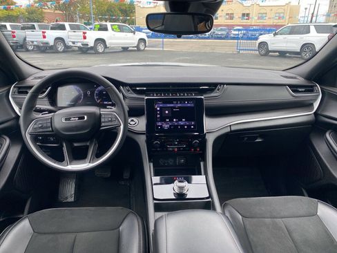 Used 2024 Jeep Grand Cherokee Altitude image 27