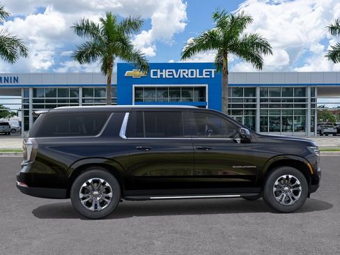 Used 2026 Chevrolet Suburban LT w/ Comfort Package RWD image 7