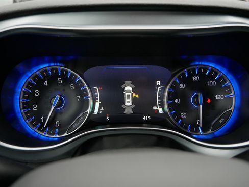 New 2026 Chrysler Pacifica Limited w/ Uconnect Theater Family Group image 21