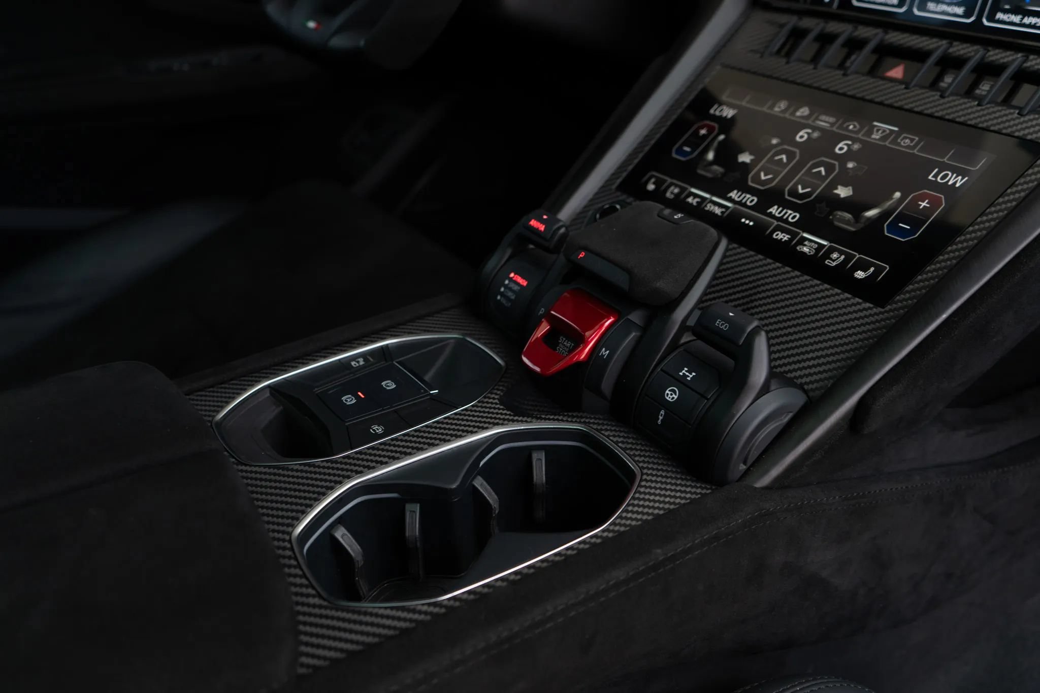 Used 2024 Lamborghini Urus Performante AWD/4WD image 30