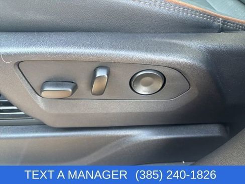 Used 2025 GMC Yukon AT4 w/ AT4 Premium Plus Package image 22