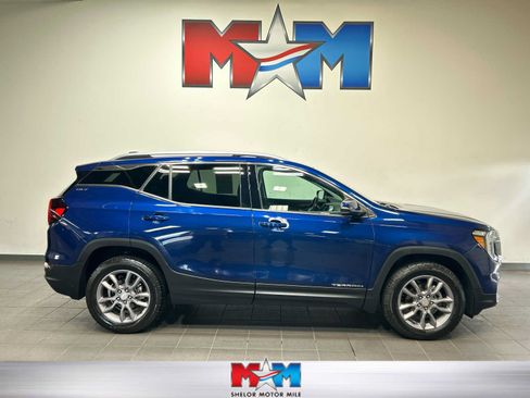 Used 2022 GMC Terrain SLT AWD/4WD image 1