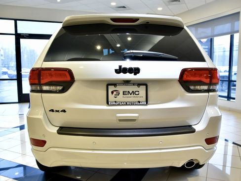 Used 2022 Jeep Grand Cherokee Laredo X image 5