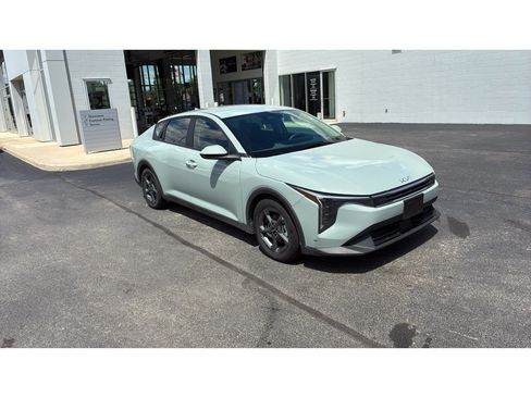 Used 2025 Kia K4 FWD image 32