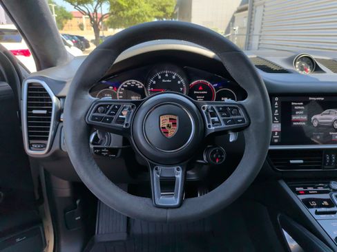 Used 2020 Porsche Cayenne Turbo AWD/4WD image 17