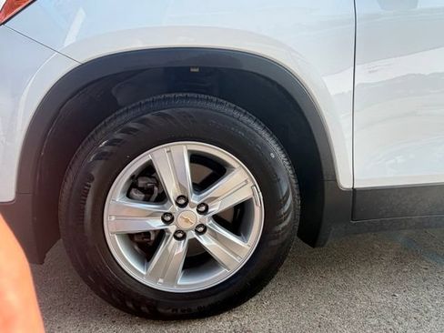 Used 2022 Chevrolet Trax LT w/ LT Convenience Package FWD image 5