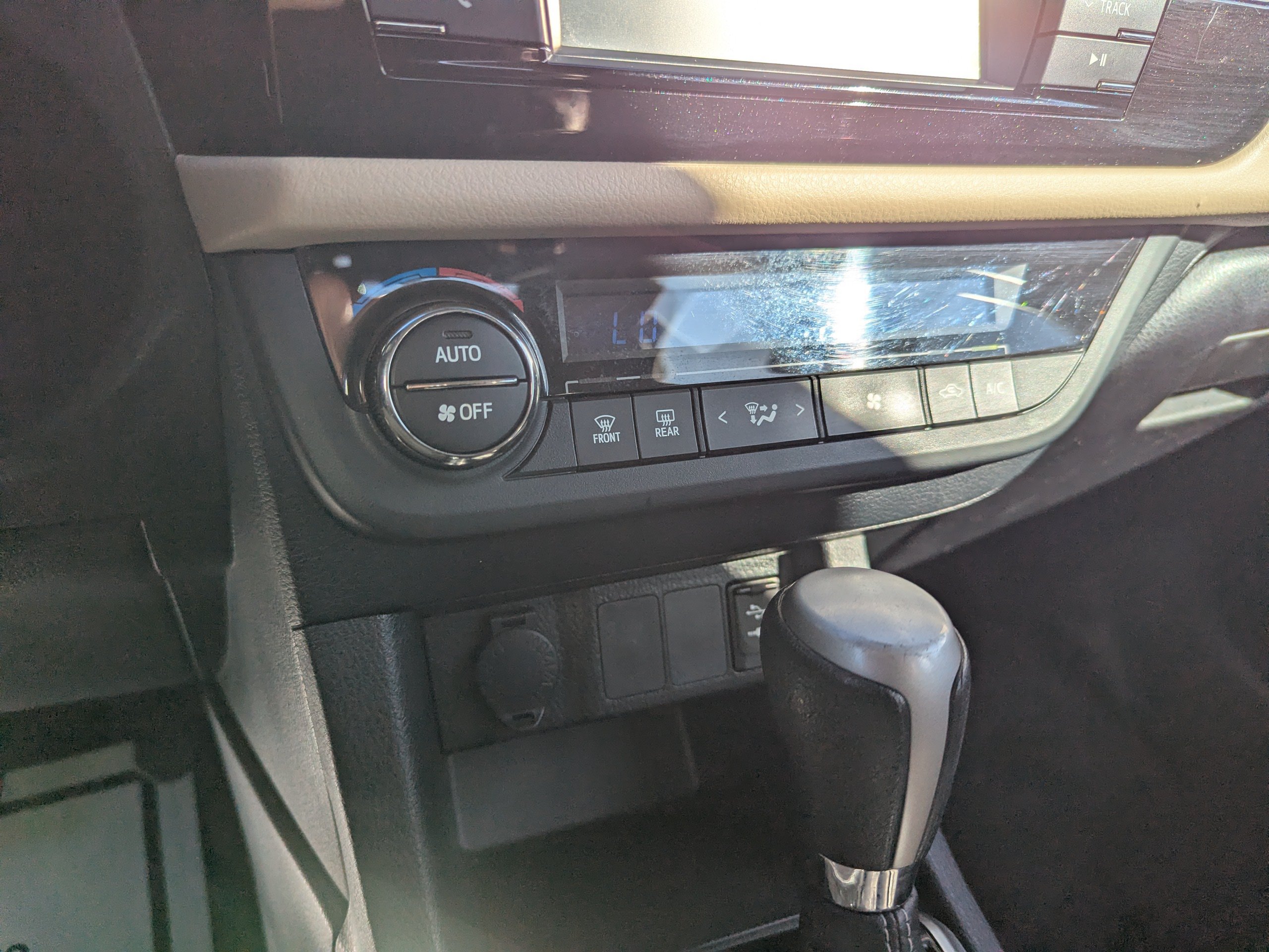Used 2016 Toyota Corolla LE FWD image 23