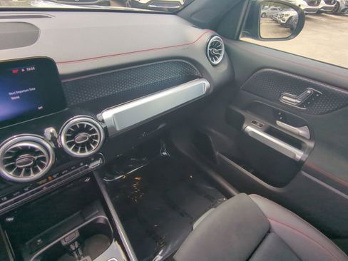 Used 2024 Mercedes-Benz EQB 300 4MATIC image 4