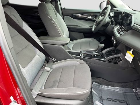 Used 2024 Chevrolet TrailBlazer LT FWD image 25